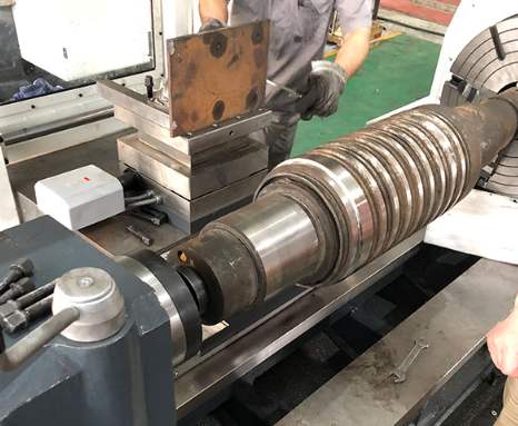 Cutting Edge Treatment When Turning of Tungsten Carbide Roll